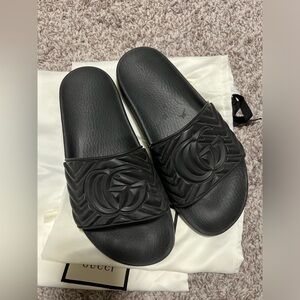 GUCCI Marmont Matelasse Rubber Slides